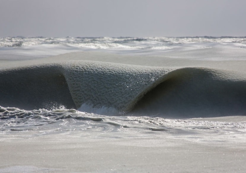 ¡Triple WTF!… Olas totalmente congeladas son el espectáculo en un parque de Massachusetts (FOTOS)