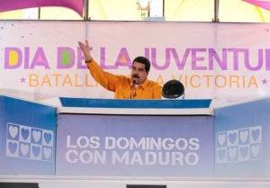 Regaño en vivo… Ni los camarógrafos de VTV le hacen caso a Maduro (Video)