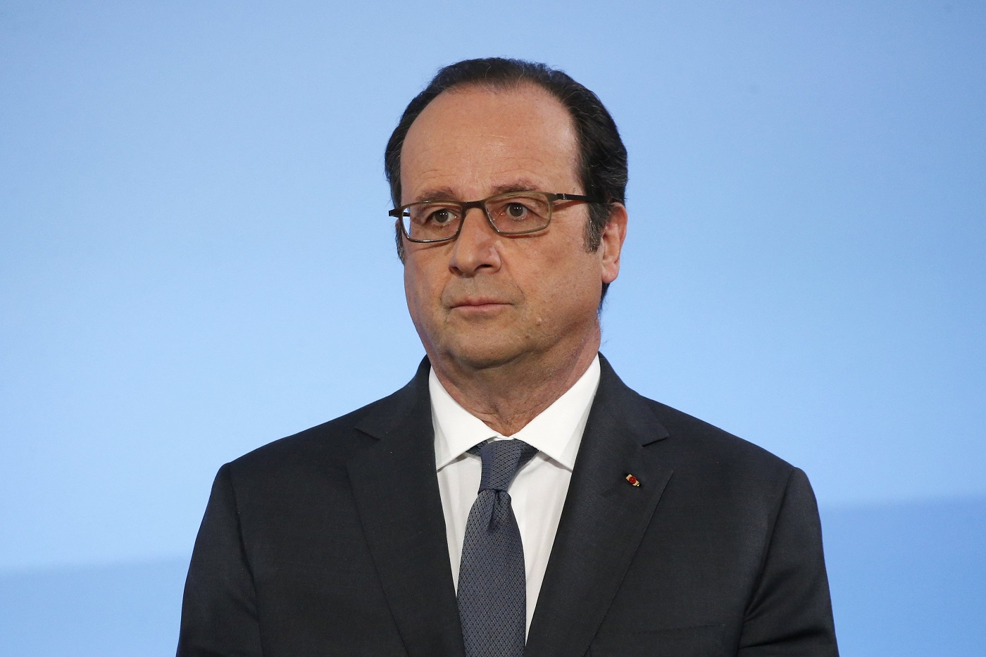 Presidente Hollande llama a la calma y censura disturbios en París