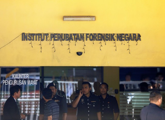 Police officers stand outside the Kuala Lumpur Hospital where the body of Kim Jong Nam is held for autopsy in Kuala Lumpur, Malaysia February 15, 2017. REUTERS/Edgar Su