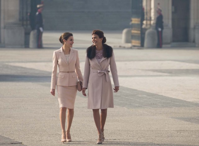 Spain's Queen Letizia (L) and Argentina's first lady Juliana Awada walk during the welcoming ceremony at Royal Palace in Madrid, Spain February 22, 2017. REUTERS/Sergio Perez
