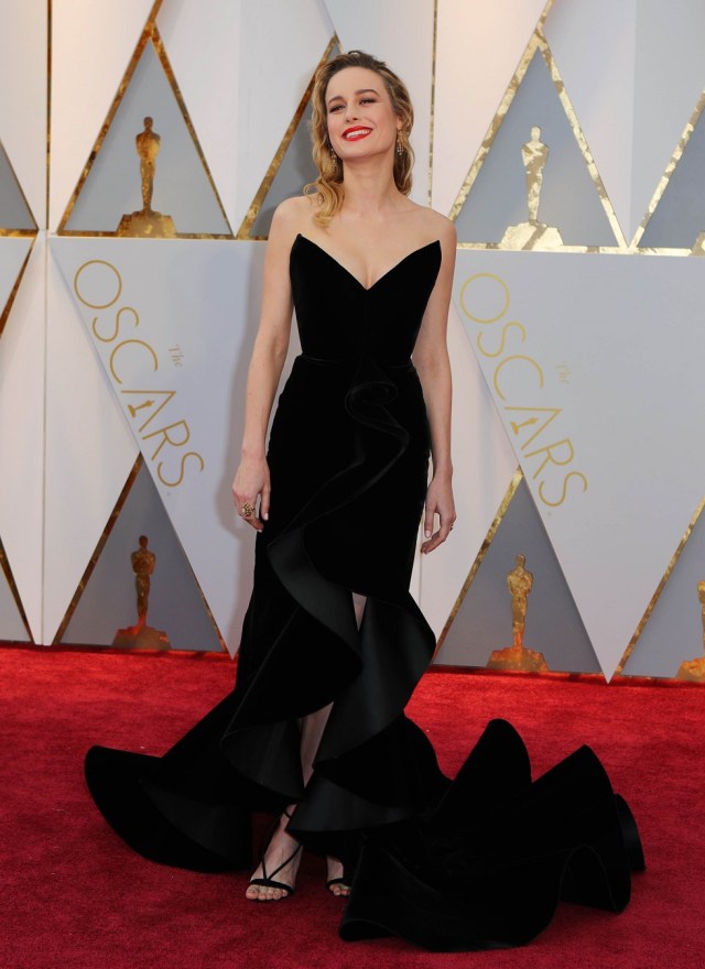 89th Academy Awards - Oscars Red Carpet Arrivals - Hollywood, California, U.S. - 26/02/17 - Brie Larson poses on the red carpet. REUTERS/Mike Blake