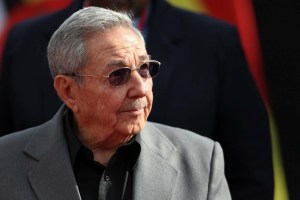 Raúl Castro ordena dar prioridad al restablecimiento de electricidad en Cuba