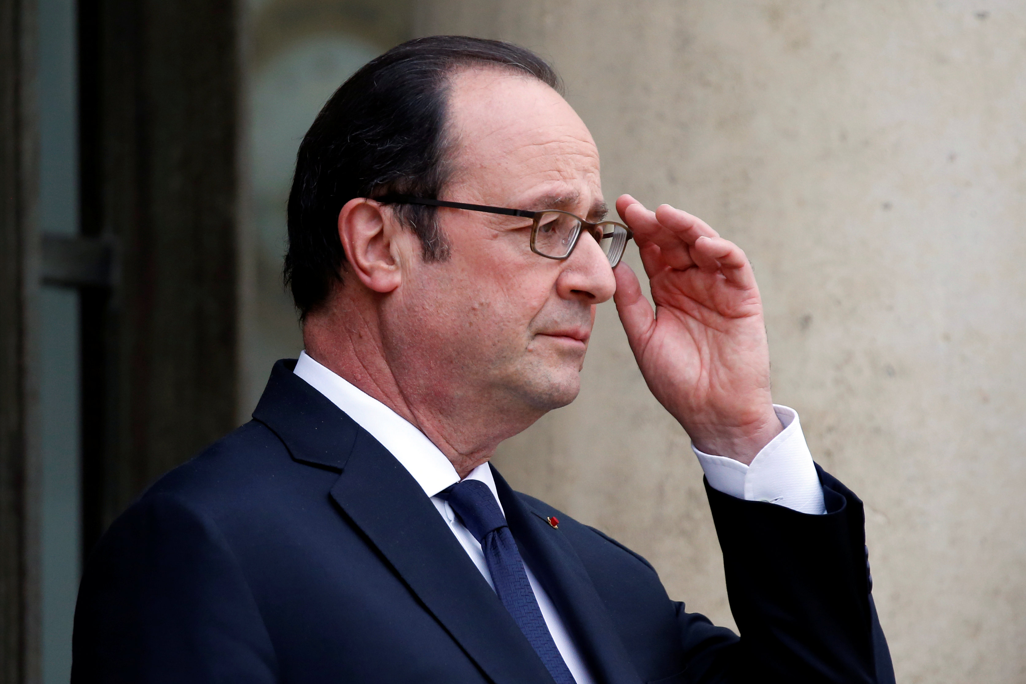 Hollande agradece la valentía de policías y militares en los tiroteos
