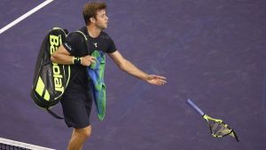 ¡Furia Salvaje!… Un tenista reventó sus 4 raquetas tras perder en la primera ronda (VIDEO)