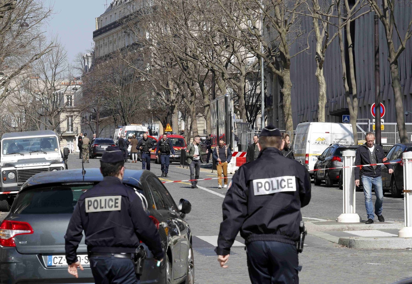 Una mujer herida por explosión de carta bomba en oficina del FMI en París