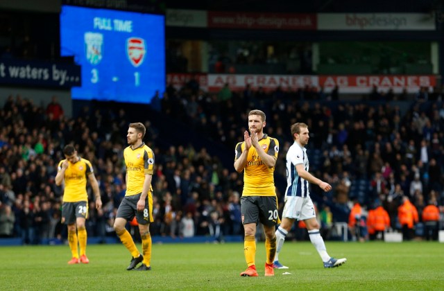 Britain Football Soccer - West Bromwich Albion v Arsenal - Premier League - The Hawthorns - 18/3/17 Arsenal's Shkodran Mustafi applauds fans after the match Action Images via Reuters / Andrew Boyers Livepic EDITORIAL USE ONLY. No use with unauthorized audio, video, data, fixture lists, club/league logos or "live" services. Online in-match use limited to 45 images, no video emulation. No use in betting, games or single club/league/player publications. Please contact your account representative for further details.