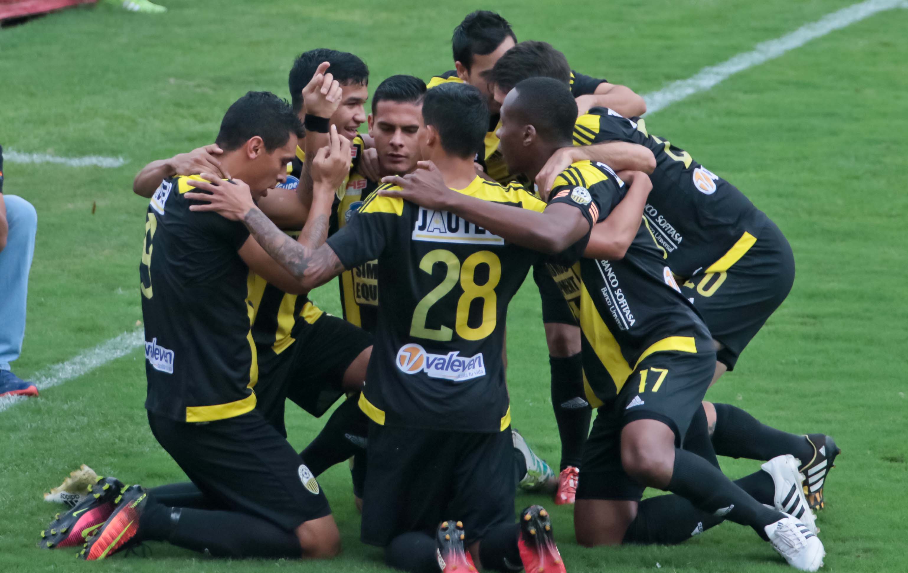 Táchira gana el Clásico Andino por goleada y el Caracas vuelve a empatar