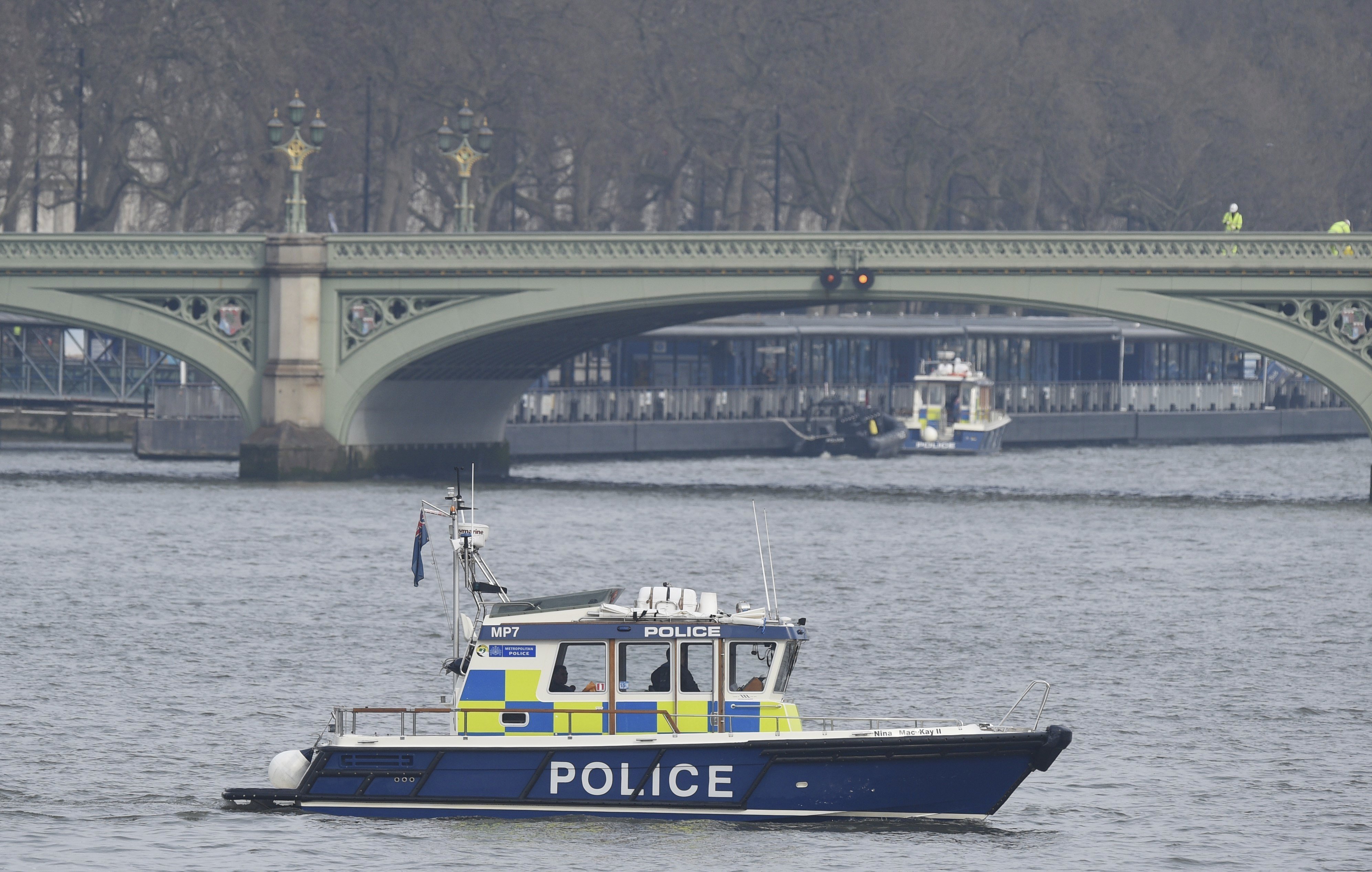 La joven que se arrojó al Río Támesis durante atentado de Londres lucha por su vida