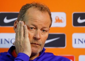 Holanda despide al seleccionador Danny Blind tras la derrota en Bulgaria