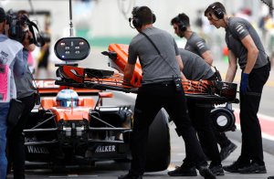 Webber insinúa que Alonso podría no acabar el año con McLaren