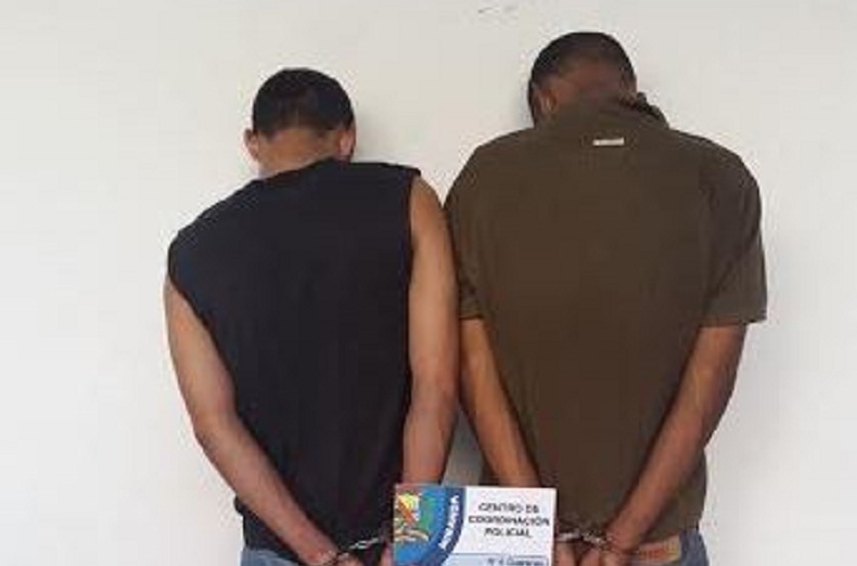 Dos sujetos fueron detenidos tras perpetrar un robo dentro de un autobús en Guarenas y enfrentar a la policía