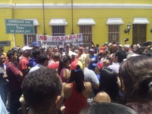 Chavistas intentan tomar la Casa Amarilla de la gobernación de Miranda (FOTOS)