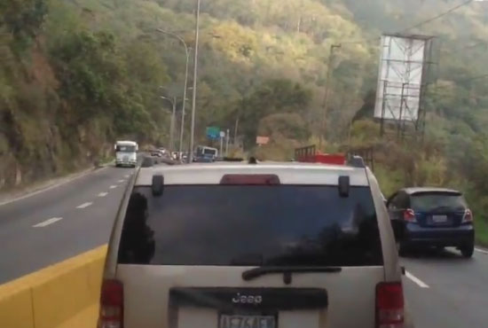 Tranca en la Panamericana a la altura del Ivic #8Abr