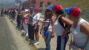 Vecinos de Guarenas-Guatire hicieron cadena humana exigiendo democracia en Venezuela (Video)