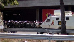 En Video: Plaza Venezuela totalmente militarizada, ¿esperan nuevas protestas?