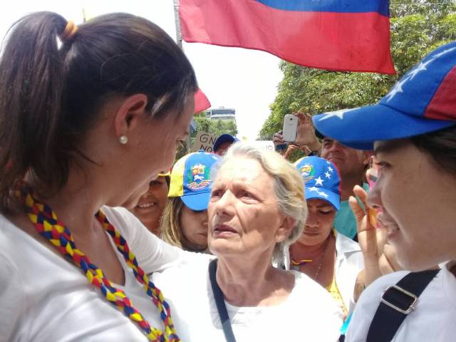 María Corina Machado acompañó este sábado en Valencia la marcha de las mujeres en nombre de la dignidad y los hijos de toda Venezuela