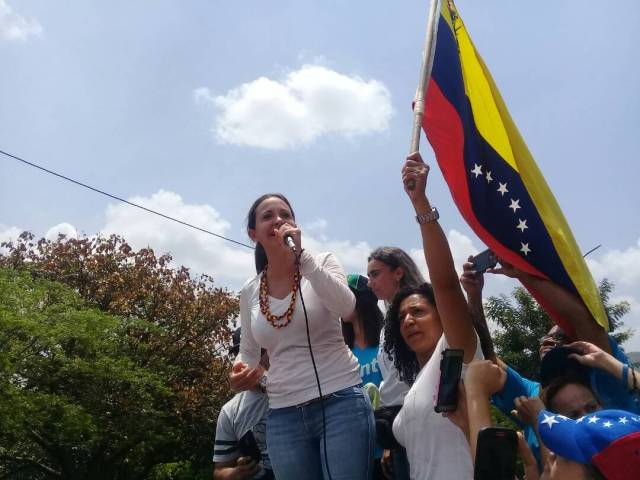 María Corina Machado acompañó este sábado en Valencia la marcha de las mujeres en nombre de la dignidad y los hijos de toda Venezuela