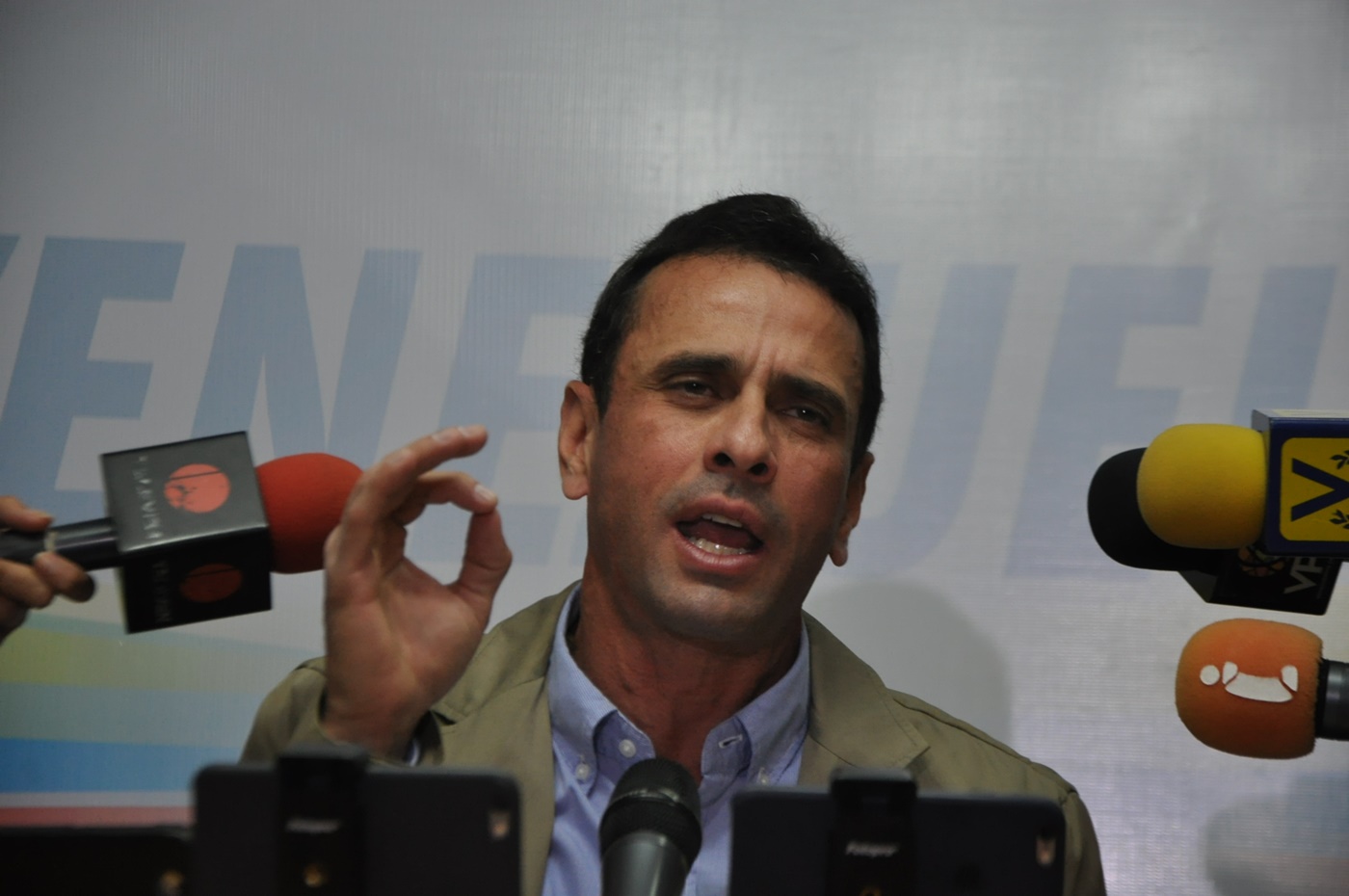 Anulan pasaporte de Capriles y le impiden viajar para reunión en la ONU (Video)
