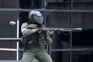 Suben a 35 los fallecidos durante las protestas contra Maduro