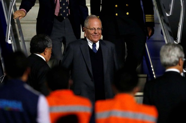 Peru's President Pedro Pablo Kuczynski arrives at Mariscal Sucre Airport in Quito, Ecuador May 23, 2017 ahead of Ecuadorean president inauguration. REUTERS/Henry Romero