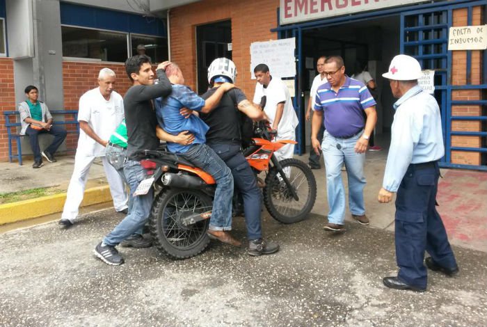 Arrollan a tres manifestantes durante plantón en Cabudare #15May