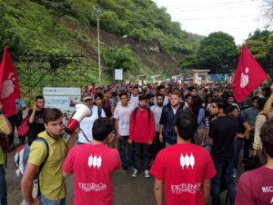 Estudiantes de la Ucab reciben bendición y oraciones por la lucha en Venezuela #4May