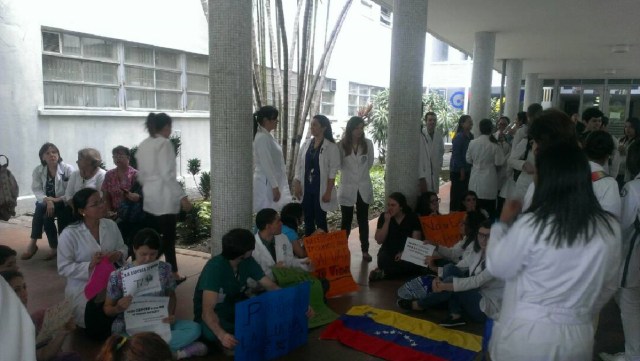 Plantón por la salud en el Hospital Universitario de Caracas