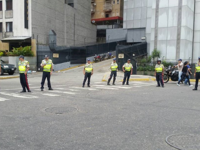 PNB tiene tomado accesos a Zona Rental a la 01:30 pm #8May (fotos)