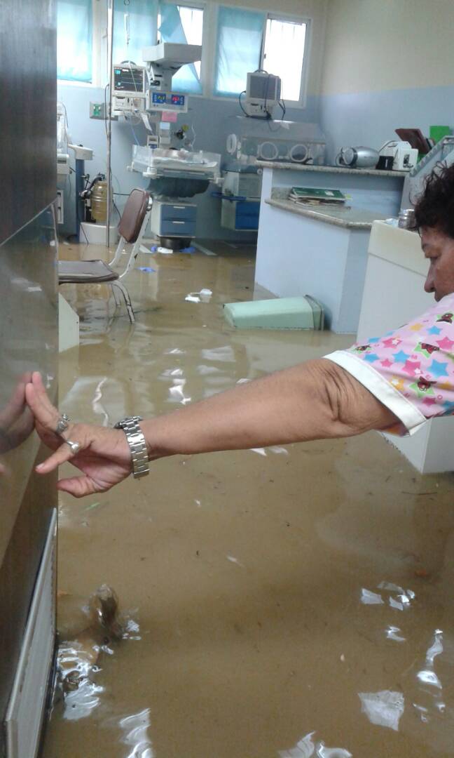 Inundado el Materno infantil de Maracaibo tras fuertes lluvias (fotos)