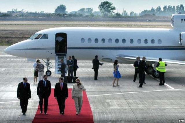 El canciller cubano, Bruno Rodríguez en el Aeropuerto Internacional de Santiago (Chile)