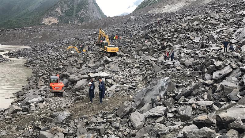 Desprendimiento sepulta un pueblo en China y deja 120 desaparecidos