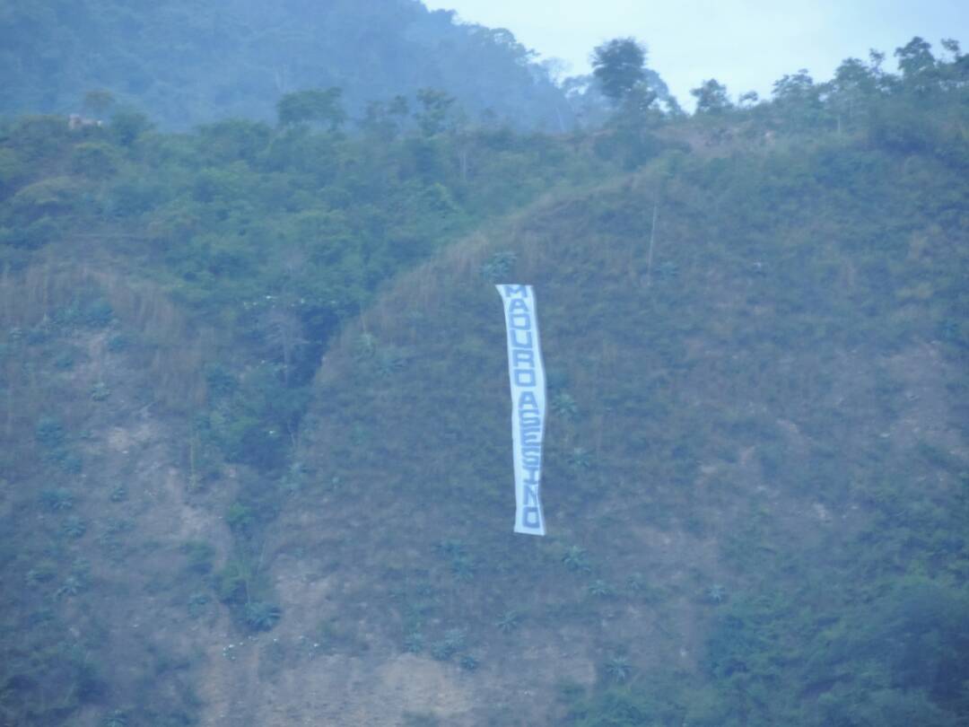Con mensaje a Maduro amanece cerro Mesa Alta en Valera #14Jun (Foto)