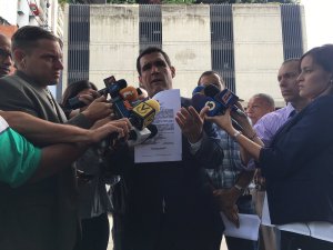 Diputados denuncian al Defensor y Contralor en Fiscalía por falsedad documental