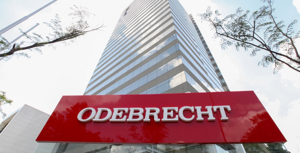 Juez impide salir de Perú a exministros investigados por el caso Odebrecht