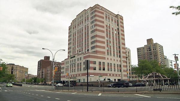 Al menos un muerto y varios heridos tras un tiroteo en hospital de Nueva York