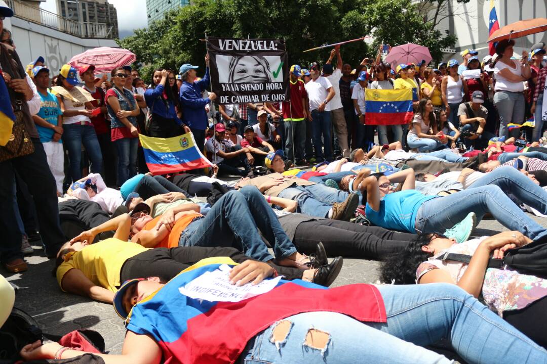 Oposición rindió homenaje a jóvenes del país en la Plaza Brión de Chacaíto #11Jun (Fotos)