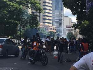 3:05 pm Reprimen a manifestantes en Altamira #14Jun  (Fotos y Video)