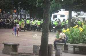 Cuerpos de seguridad tomaron la plaza Francia de Altamira este #7Jun (+fotos)