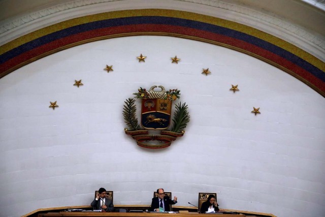 Julio Borges (C), president of the National Assembly and deputy of the Venezuelan coalition of opposition parties (MUD), gestures during a session in Caracas, Venezuela, July 18, 2017. REUTERS/Carlos Garcia Rawlins