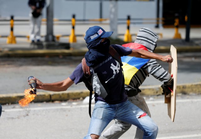 Cuerpos de seguridad reprimieron a manifestantes en Bello Campo. REUTERS/Andres Martinez Casares