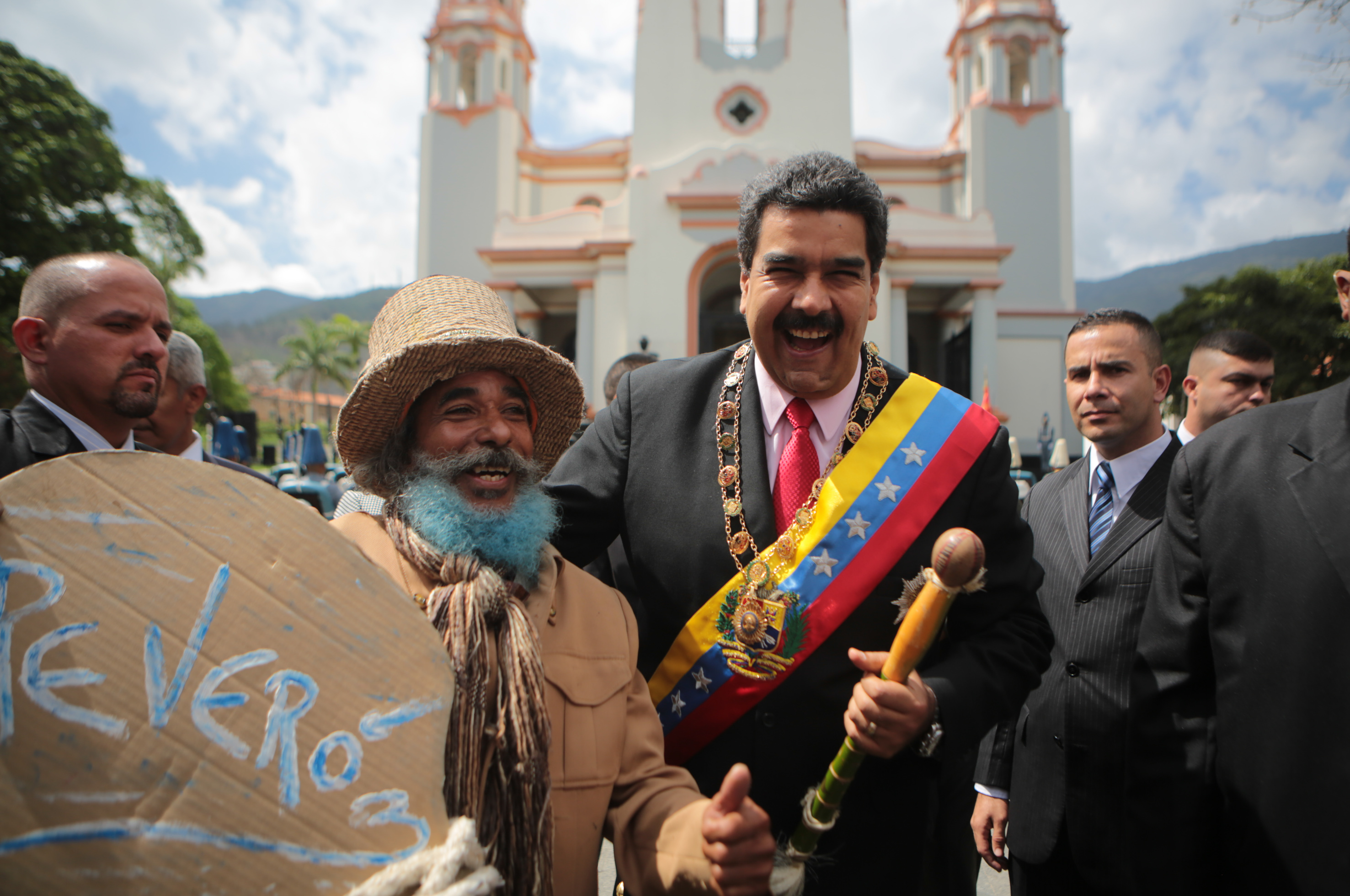 Maduro se “prepara” para el simulacro de su “Prostituyente” metiendo un muerto al Panteón Nacional