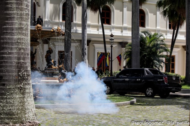 El asalto a la AN en imágenes. Foto: Régulo Gómez / LaPatilla.com