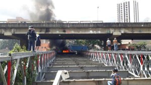 GNB reprime a manifestantes  en la autopista Francisco Fajardo #18Jul