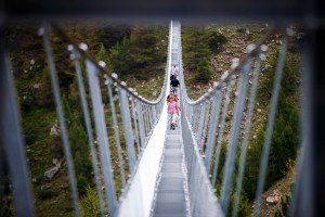 En Fotos: El puente colgante más largo del mundo inaugurado en Suiza