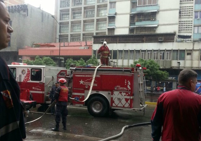 Foto: Reportan incendio en la sede de Inavi en Chacao/ Cortesía