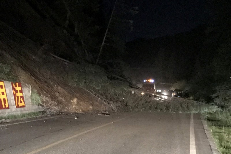 Al menos cinco muertos y 60 heridos por terremoto en China