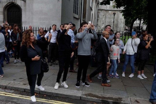 People use their phones to film as the 'Big Ben' bell chimes for the last time in four years ahead of restoration work on the Elizabeth Tower, which houses the Great Clock and the 'Big Ben' bell, at the Houses of Parliament in London, Britain August 21, 2017. REUTERS/Peter Nicholls