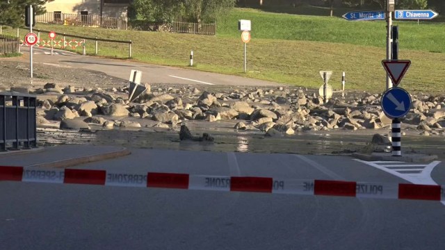 Still image taken from video shows stones blocking a street the in the remote village of Bondo in Switzerland, August 23, 2017 after a landslide struck it. REUTERS/LOCAL TEAM via Reuters TV NO ACCESS IT WEBSITES ITALY OUT SWITZERLAND OUT