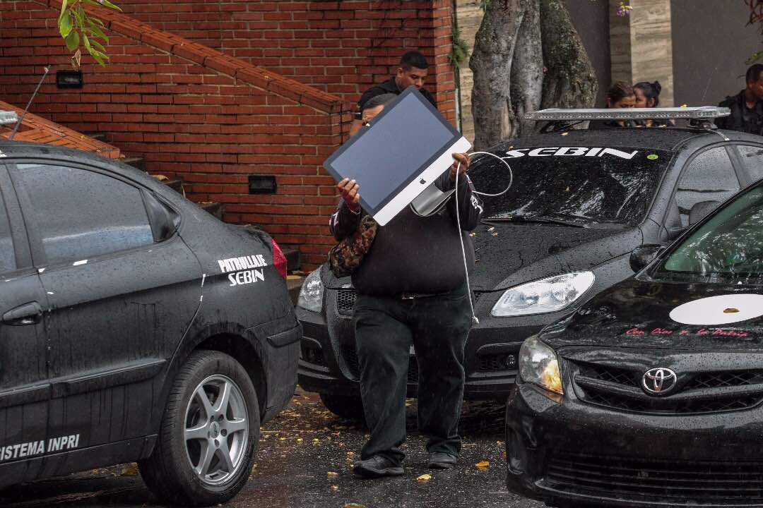 Atiborrado de jartarse todas las Big Mac, un Sebin se lleva la “big MAC” de la Fiscal General (FOTOS)